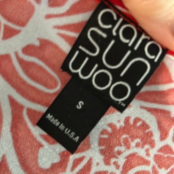 Clara Sun Woo Tunic Top Shark Bite Hem 3/4 Sleeves Red Floral Size Small - Picture 6 of 7